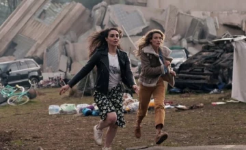 Кадр из сериала Ла-Брея 2 сезон